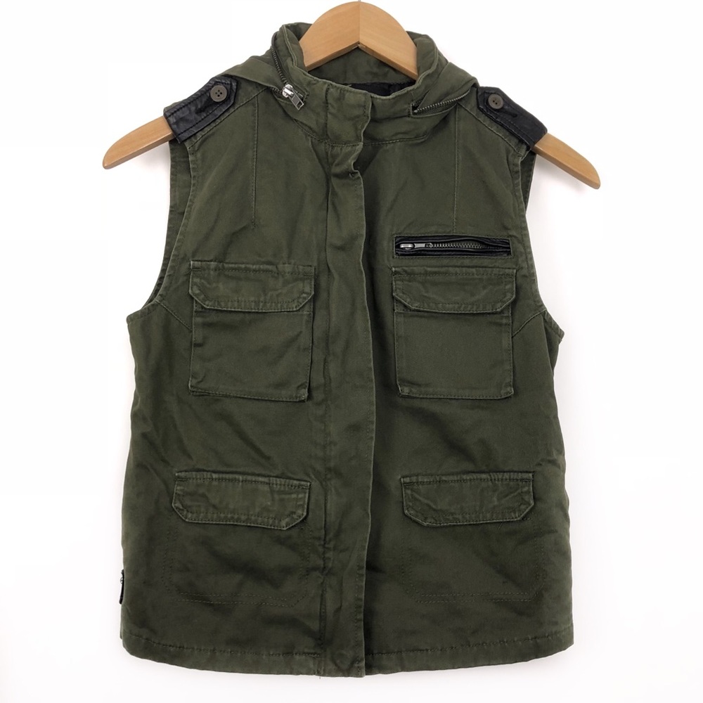 BDG Urban Outfitters zip up layering vest w/ hood